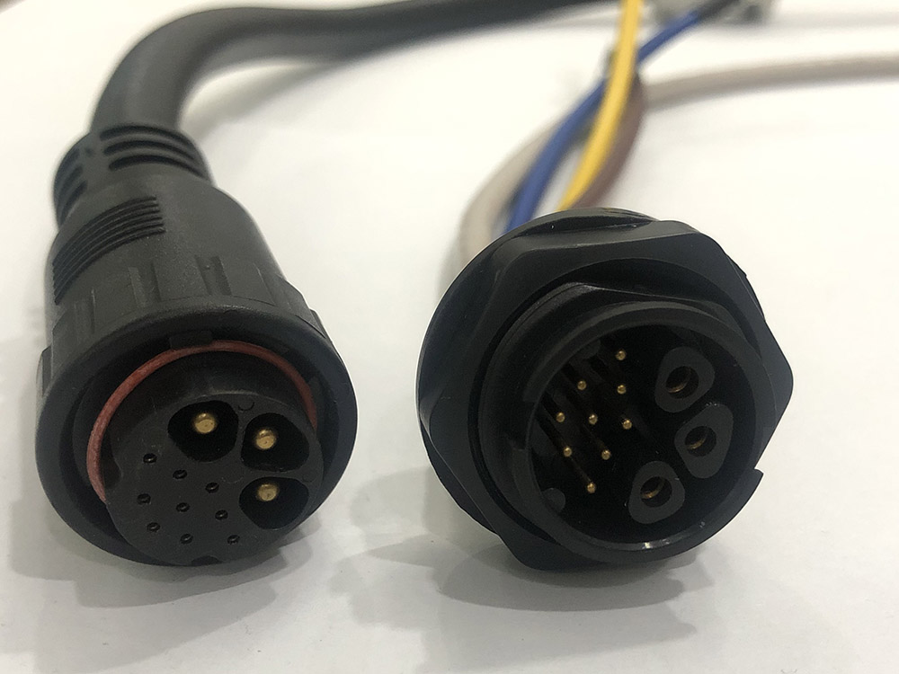 直击储能安全痛点，易能拓电源连接器新增防误插、防拉脱双重安全锁止结构