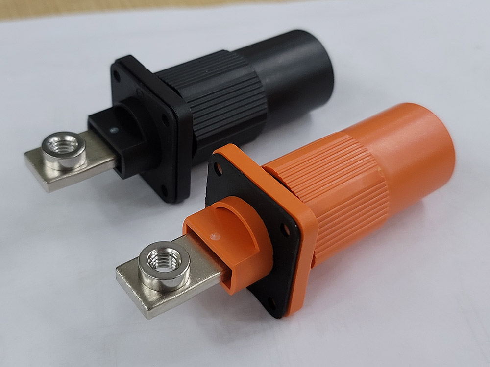 Energy storage connector